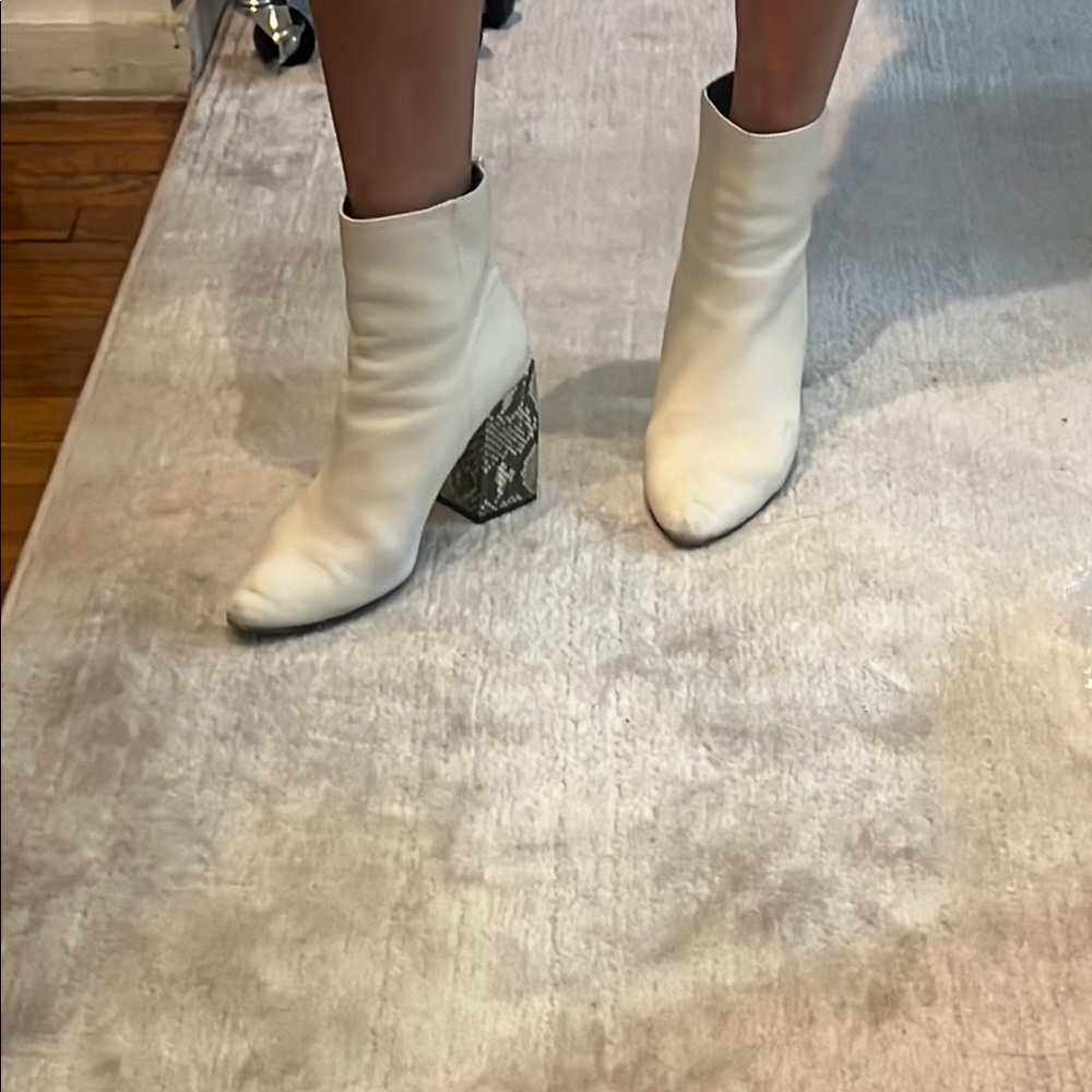 Elegant White Ankle Boots with Snakeskin Heel